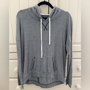 American Eagle Black and White Women’s Sweatshirt